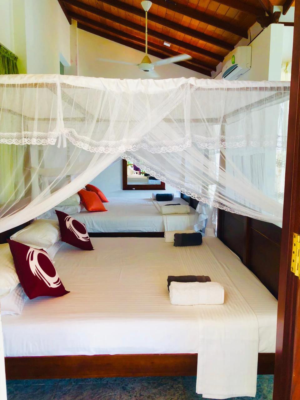Villa White Hikkaduwa Ngoại thất bức ảnh